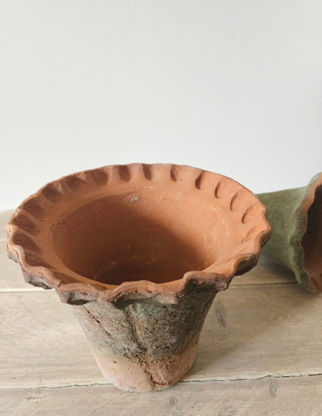 Antiqued Redstone Frill Pot - Small